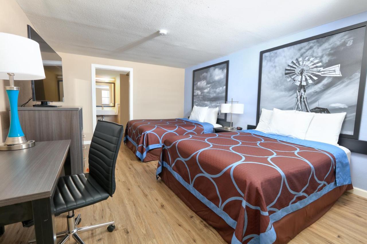 فندق Super 8 By Wyndham Victoria - South - Hwy 59 المظهر الخارجي الصورة