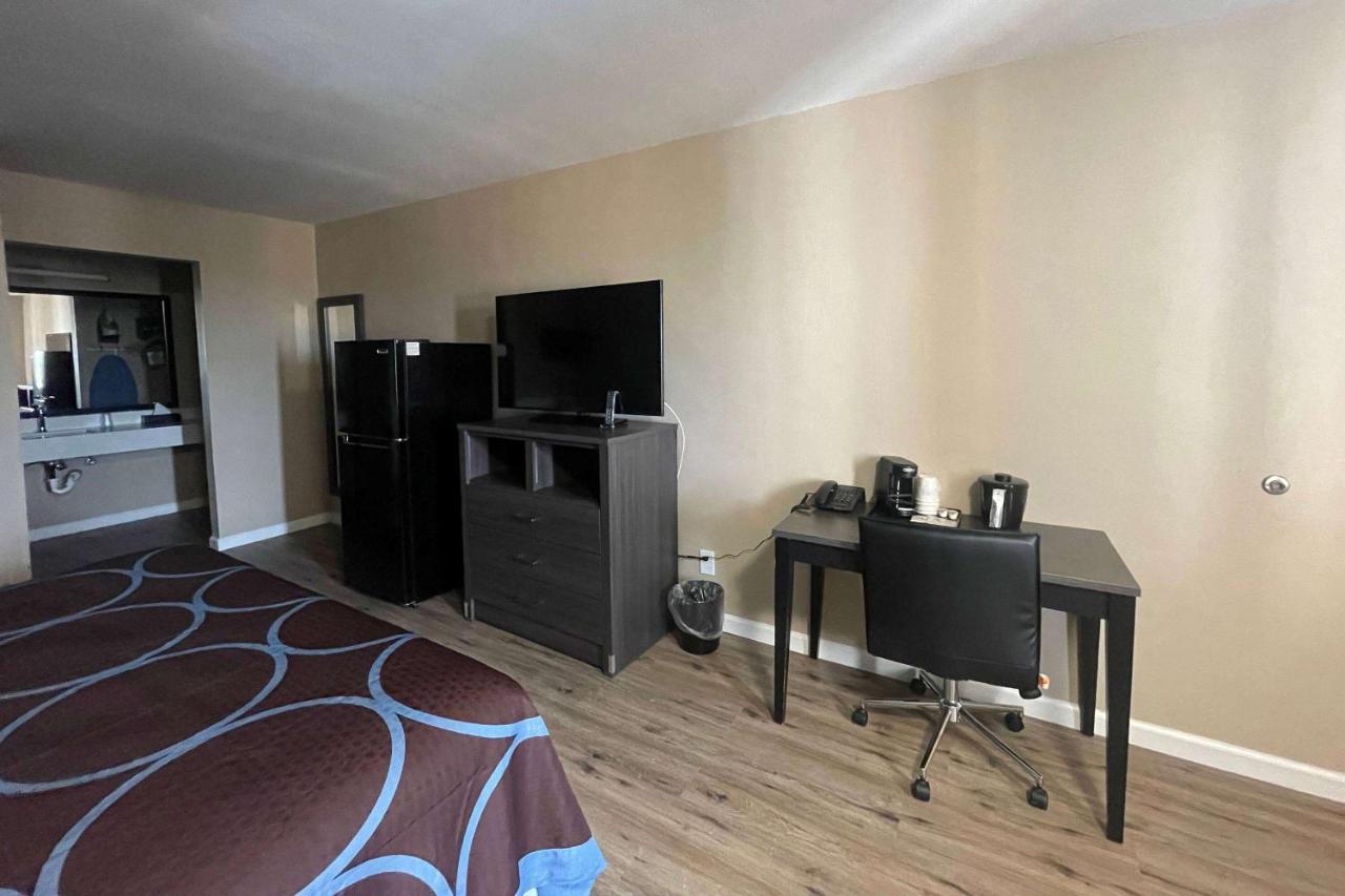 فندق Super 8 By Wyndham Victoria - South - Hwy 59 المظهر الخارجي الصورة