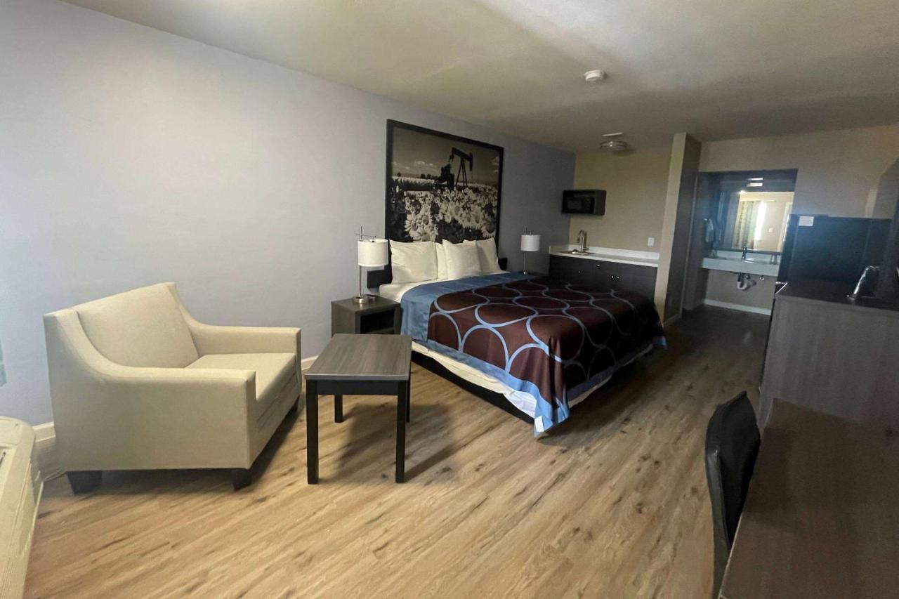 فندق Super 8 By Wyndham Victoria - South - Hwy 59 المظهر الخارجي الصورة