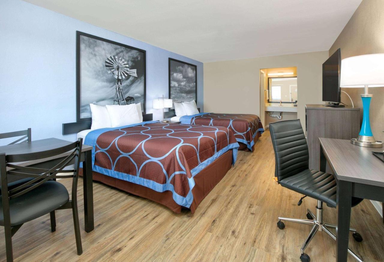 فندق Super 8 By Wyndham Victoria - South - Hwy 59 المظهر الخارجي الصورة